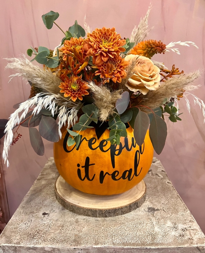 Halloween! Fresh Pumpkins and fresh florals! Yes please!